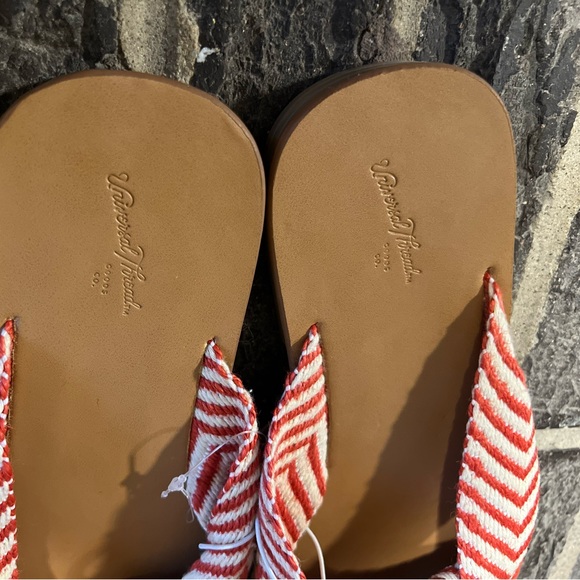 Universal Thread Sandals *NWOT* - Picture 2 of 3
